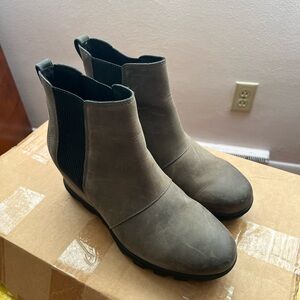 Sorel Wedge II brand new army green size 10 woman’s